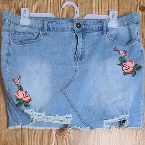 Frayed Denim Skirt - Light Wash